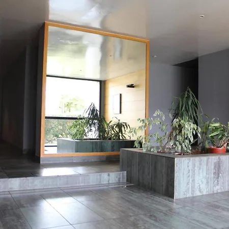 Paisible Avec Balcon, Jardin, Parking Prive Et Proche A - Fr-1-246-142 * La Rochelle (Charente-Maritime)